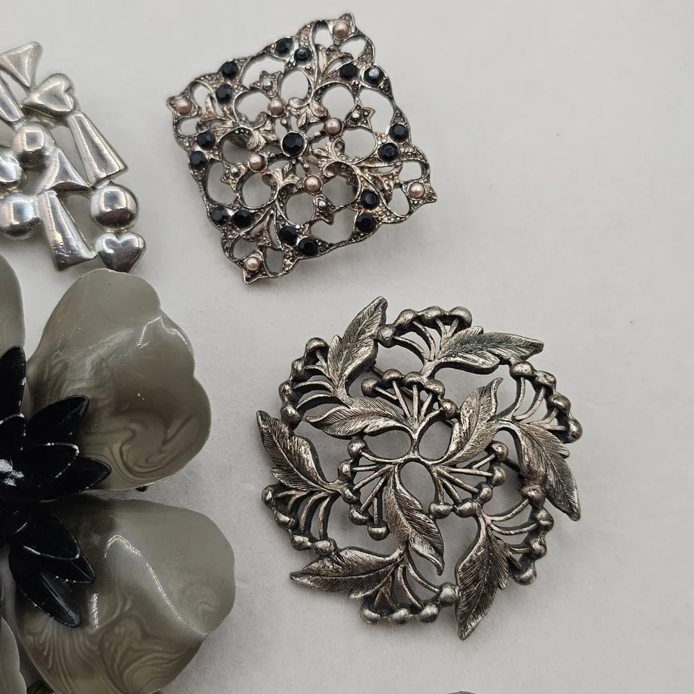 Brooch Lot Silver Toned Floral Bow 9pc Pin Vtg Enamel Rhinestone Cabochons Black